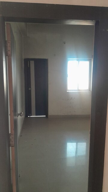 Room in 6 BHK Apartment at Pahartoli – for Rent
