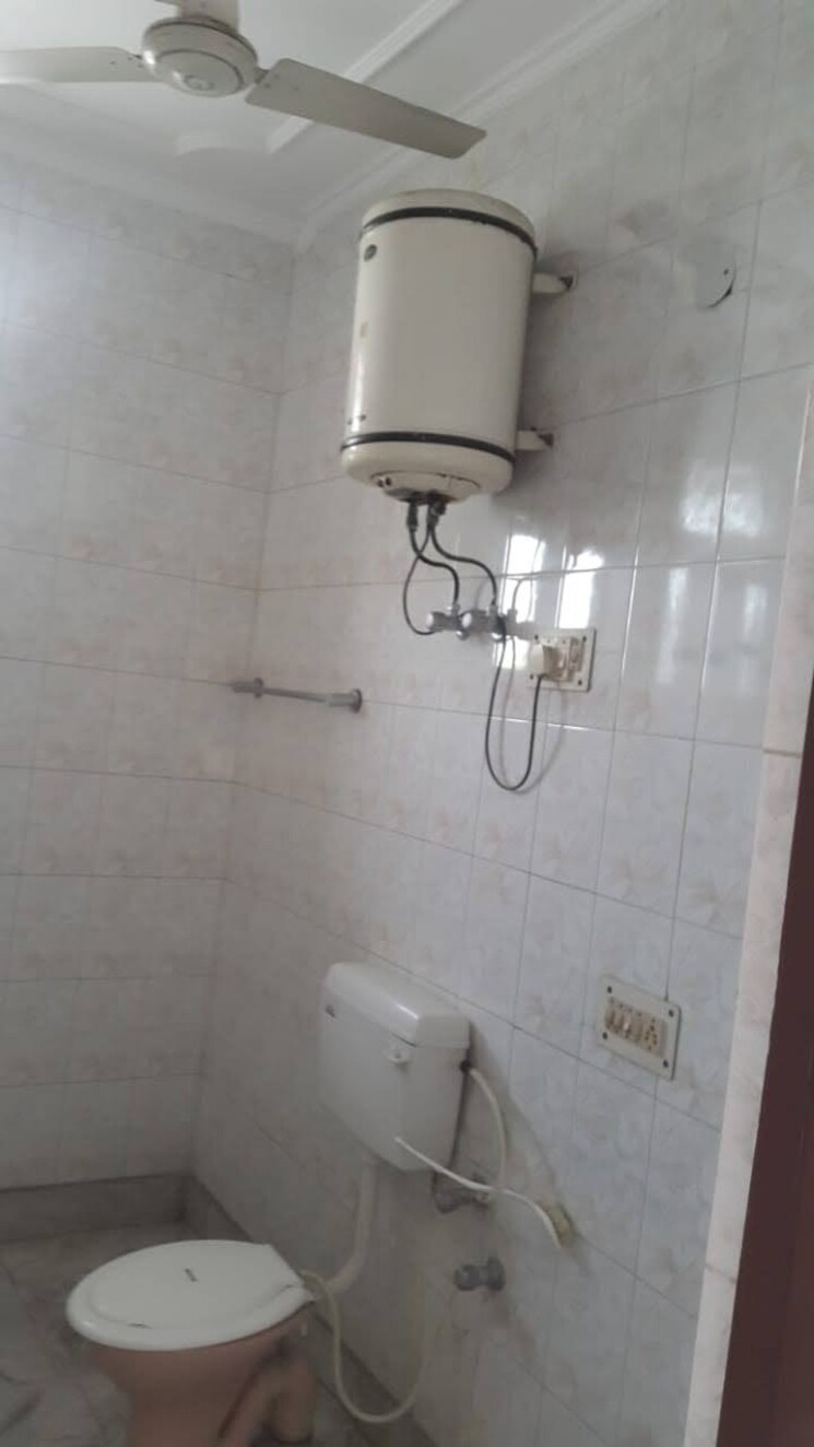Bathroom, sector 39 1 RK 200 Sq.Mt. Villa In Sector 39 Noida 9281419
