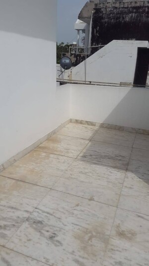 Room in 1 RK Villa at Sector 39 – for Rent