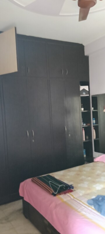 Furnished Amenities in 3 BHK Builder Floor at Swami Vivekanand Enclave, Shalimar Garden – for Sale