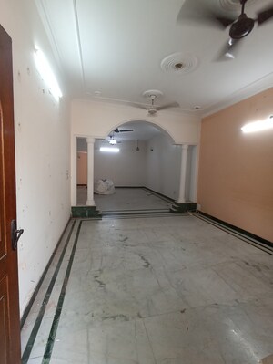 Room in 3.5 BHK Independent House at RWA Apartments Sector 50, Sector 50 – for Rent