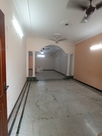 Room in 3.5 BHK Independent House at RWA Apartments Sector 50, Sector 50 – for Rent