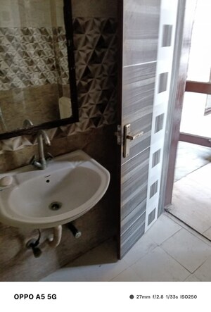 Bathroom in 1 BHK Villa at Sector 30 – for Rent