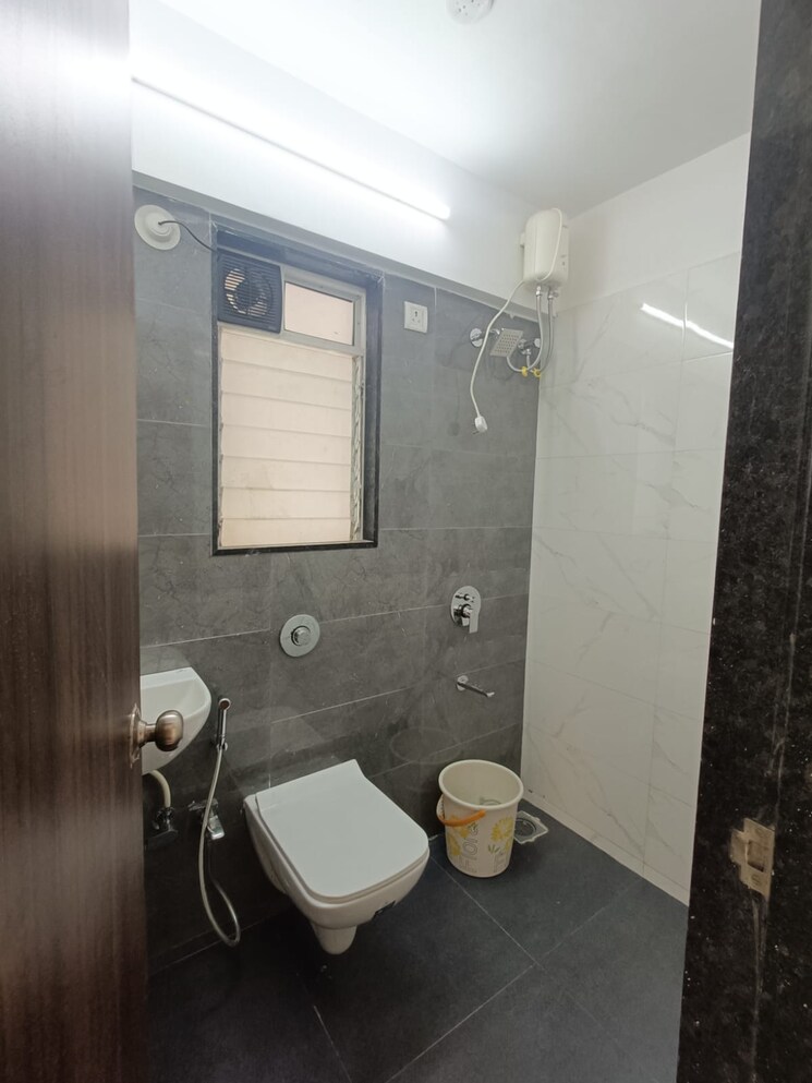 Bathroom, lotus-residency-goregaon-west 2 Bedroom 622 Sq.Ft. Apartment In Goregaon West Mumbai 9281499