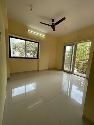 Room in 3.5 BHK Apartment at Runwal Residency, Chembur – for Rent