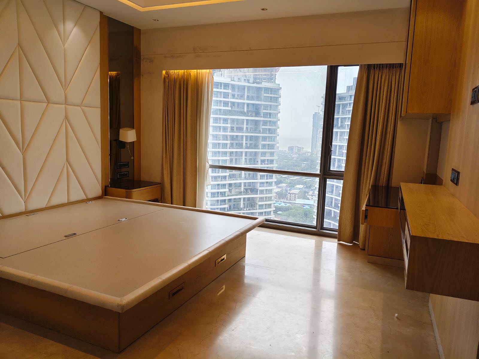 4 BHK + Servant Room Apartment For Sale in Lower Parel