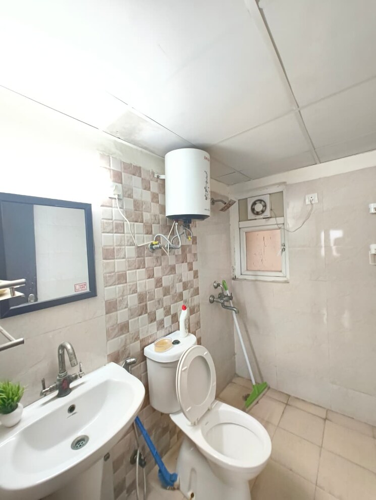 Bathroom, amrapali-silicon-city 2 Bedroom 950 Sq.Ft. Apartment In Sector 76 Noida 9281537