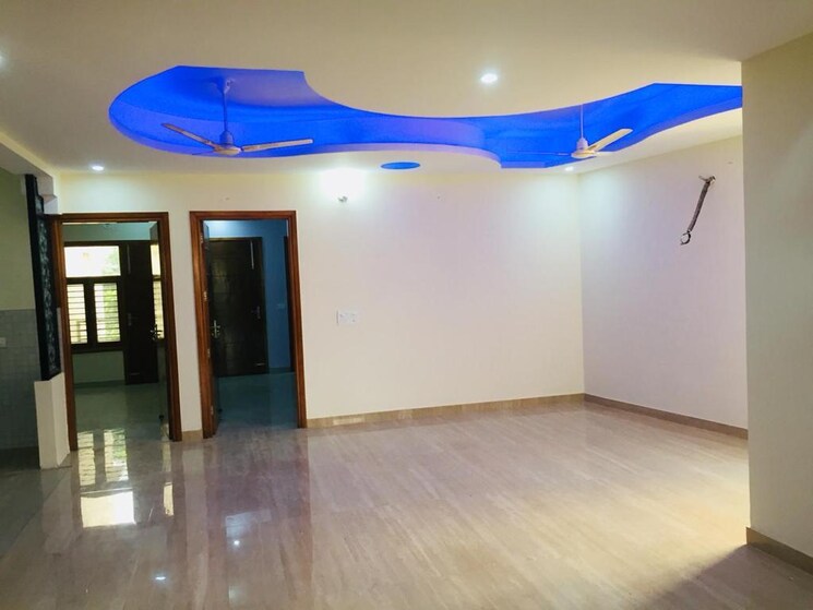 Room, uppal-southend 3 Bedroom 2000 Sq.Ft. Builder Floor In Sector 49 Gurgaon 9281552