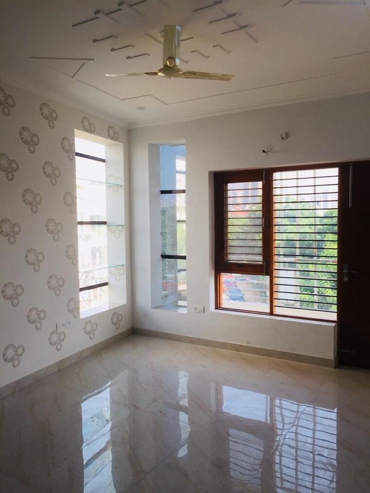 Room, uppal-southend 3 Bedroom 2000 Sq.Ft. Builder Floor In Sector 49 Gurgaon 9281552