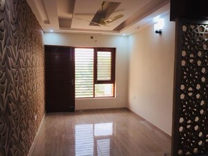 Room in 3 BHK Builder Floor at Uppal Southend, Sector 49 – for Rent