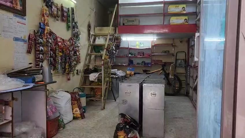 Retail Shop For Rent in BT Kawade Road