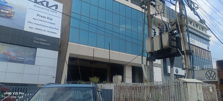 Balcony, nh 2 Commercial Office Space 18000 Sq.Ft. In Nh 2 Agra 9281579