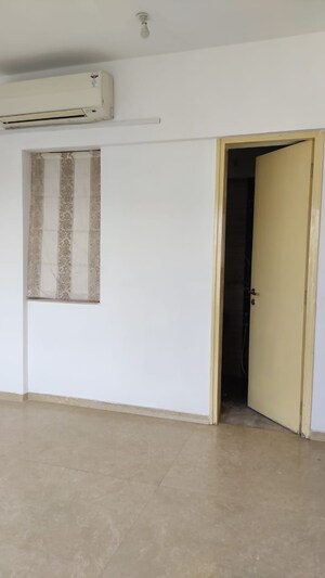 Room in 2 BHK Apartment at Kalpataru Aura, Ghatkopar West – for Rent