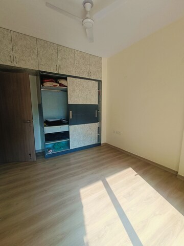 Room in 3 BHK Apartment at DLF The Skycourt, Sector 86 – for Sale