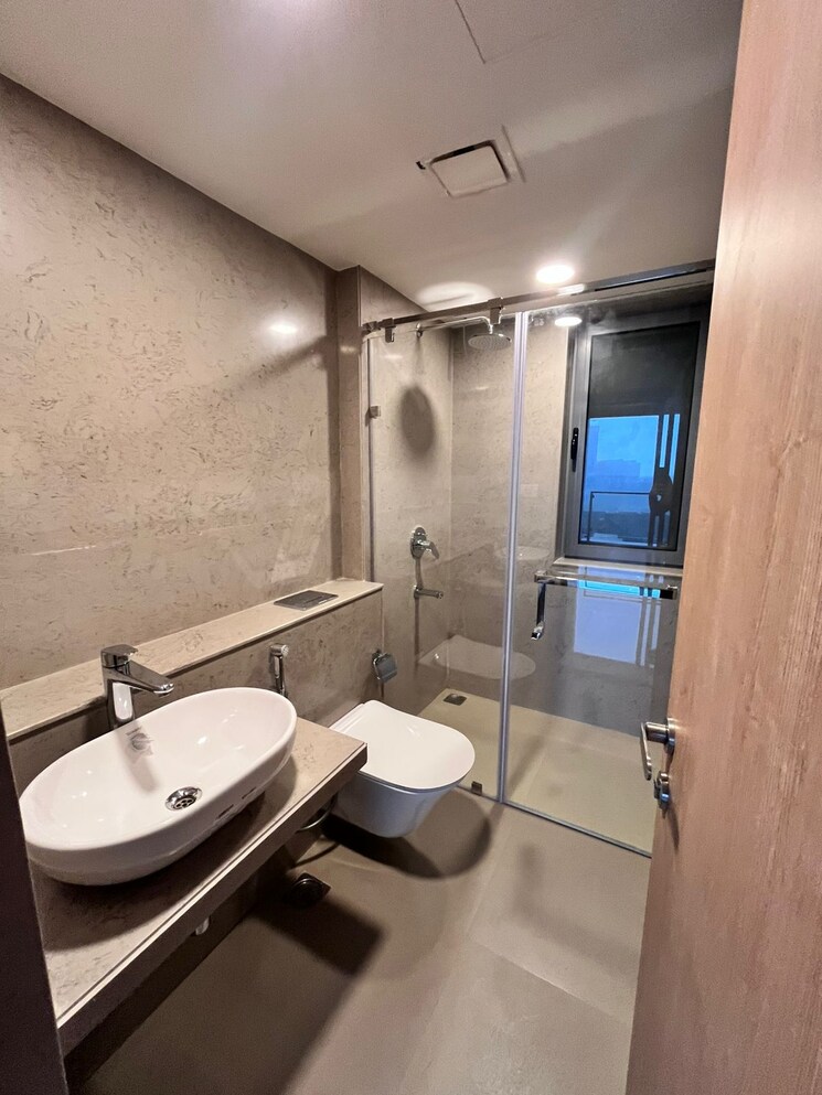 Bathroom, lodha-new-cuffe-parade 3.5 Bedroom 1744 Sq.Ft. Apartment In Wadala Mumbai 9281730