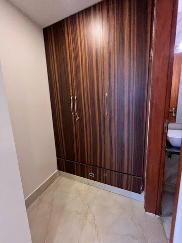 Balcony in 3 BHK Builder Floor at Ansal Sushant Lok I, Sector 43 – for Rent