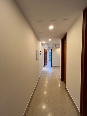 Building Lobby in 3 BHK Builder Floor at Ansal Sushant Lok I, Sector 43 – for Rent