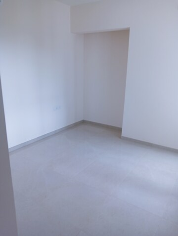 Room in 2 BHK Apartment at Lodha Paradise, Majiwada – for Rent
