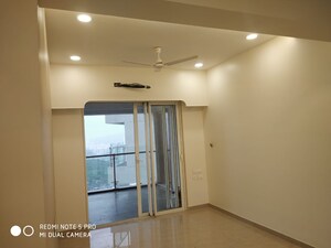 Room in 3 BHK Apartment at JP Decks, Goregaon East – for Rent
