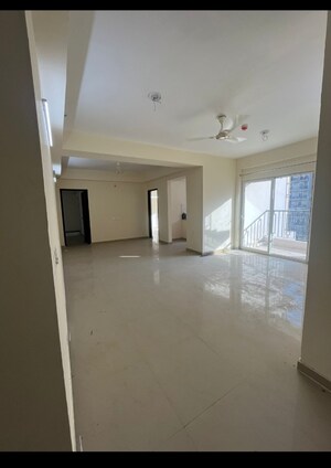 Room in 4 BHK Apartment at Windsor Paradise 2, Raj Nagar Extension – for Sale
