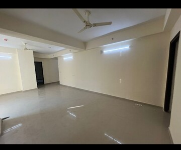 Room in 4 BHK Apartment at Windsor Paradise 2, Raj Nagar Extension – for Sale