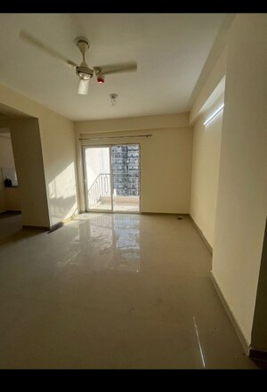 Room in 4 BHK Apartment at Windsor Paradise 2, Raj Nagar Extension – for Sale