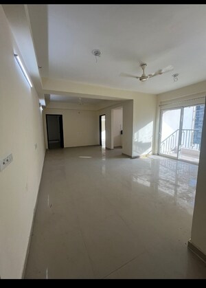 Room in 4 BHK Apartment at Windsor Paradise 2, Raj Nagar Extension – for Sale
