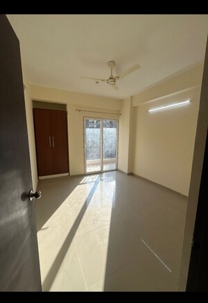 Room in 4 BHK Apartment at Windsor Paradise 2, Raj Nagar Extension – for Sale
