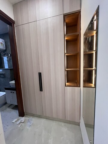 Building Lobby in 3 BHK Builder Floor at Ansal Sushant Lok I, Sector 43 – for Rent
