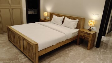 Bedroom in 3 BHK Independent House at Green Park – for Sale