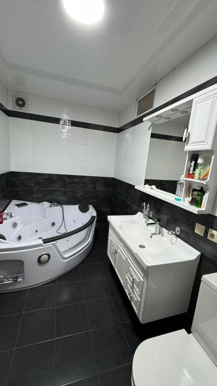 Team Area, vasant enclave 2 Bedroom 100 Sq.Yd. Builder Floor In Vasant Enclave Delhi 9281844