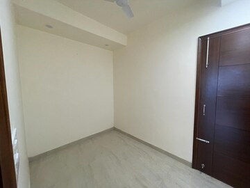 Room in 3 BHK Builder Floor at Huda Staff Colony, Sector 46 – for Rent