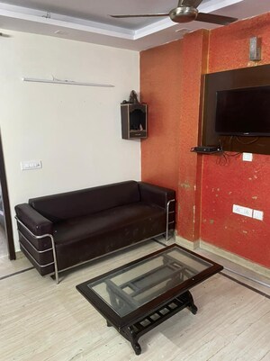Furnished Amenities in 1.5 BHK Builder Floor at Lajpat Nagar – for Rent