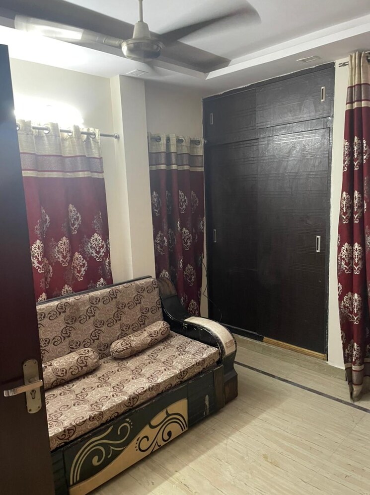 Bedroom, lajpat nagar 1.5 Bedroom 450 Sq.Ft. Builder Floor In Lajpat Nagar Delhi 9282050