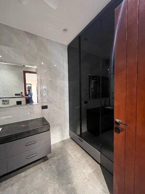 Building Lobby in 4 BHK Builder Floor at Ansal Sushant Lok I, Sector 43 – for Rent