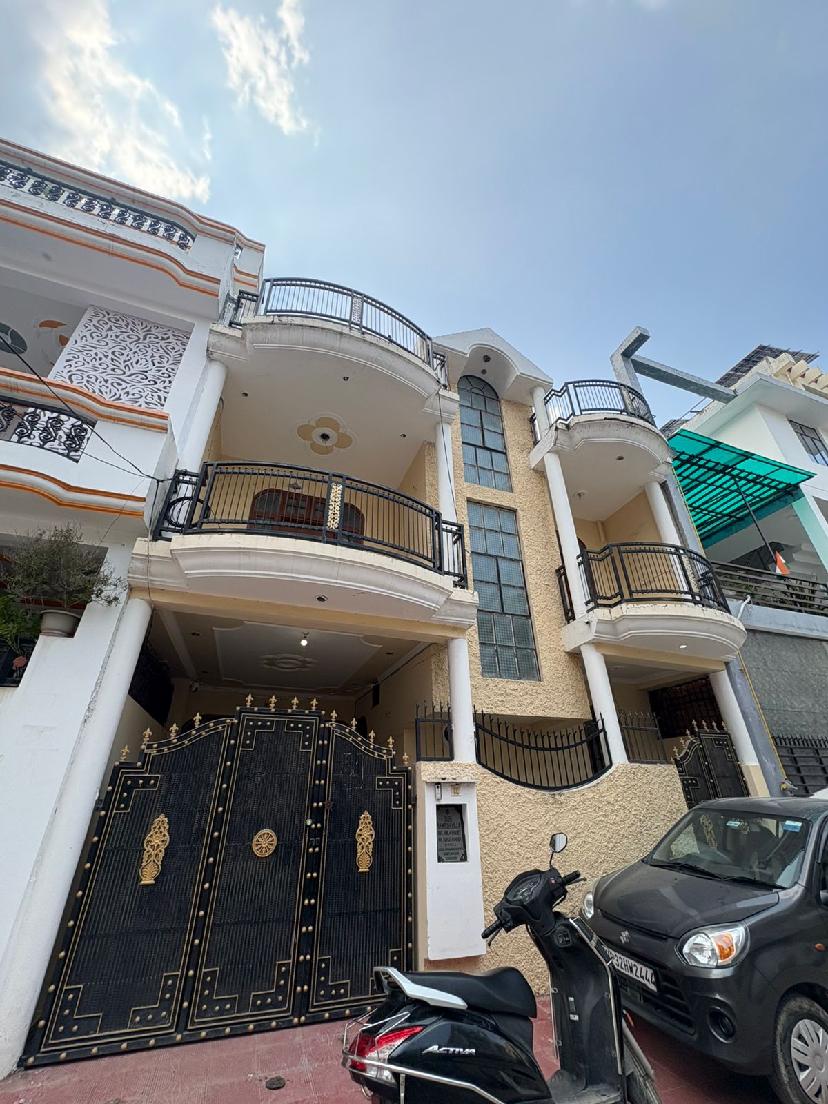 3 BHK + Pooja Room,Servant Room,Study Room,Extra Room Independent House For Sale in Lda Vinamra Khand