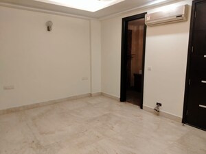 Room in 3 BHK Builder Floor at Greater Kailash I – for Rent