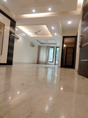 Room in 3 BHK Builder Floor at Greater Kailash I – for Rent