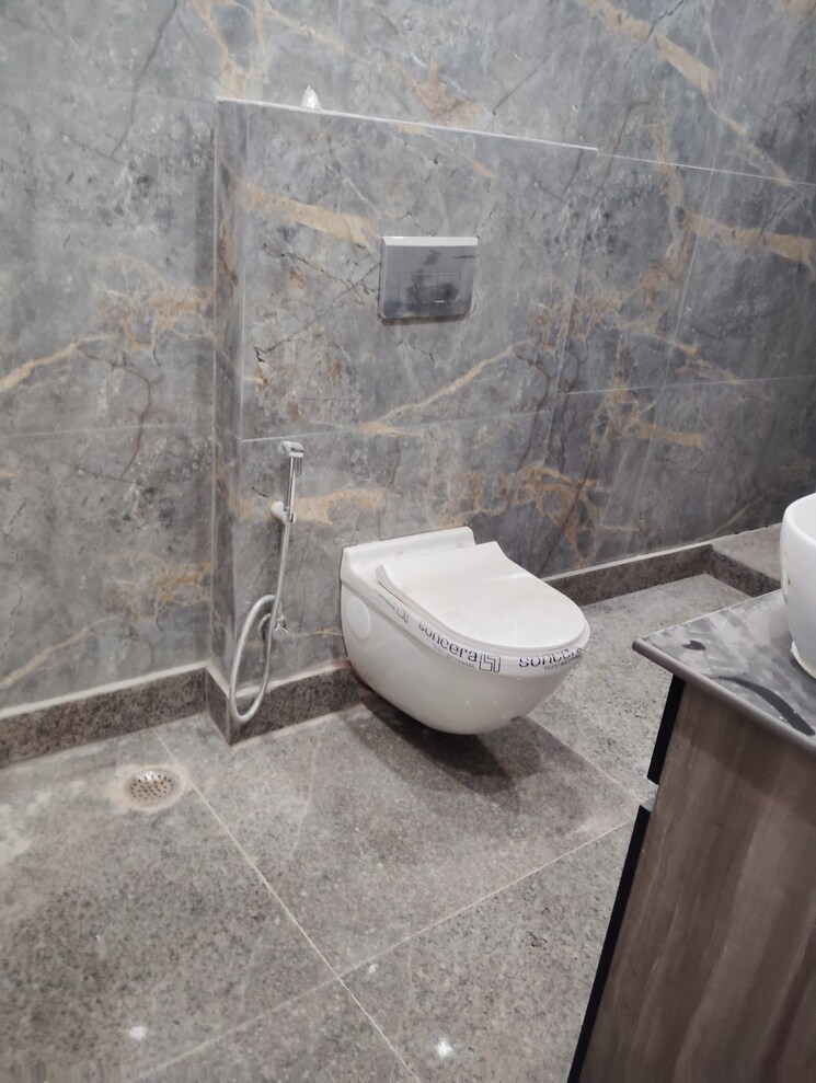 Bathroom, kalkaji 1.5 Bedroom 500 Sq.Ft. Builder Floor In Kalkaji Delhi 9282154