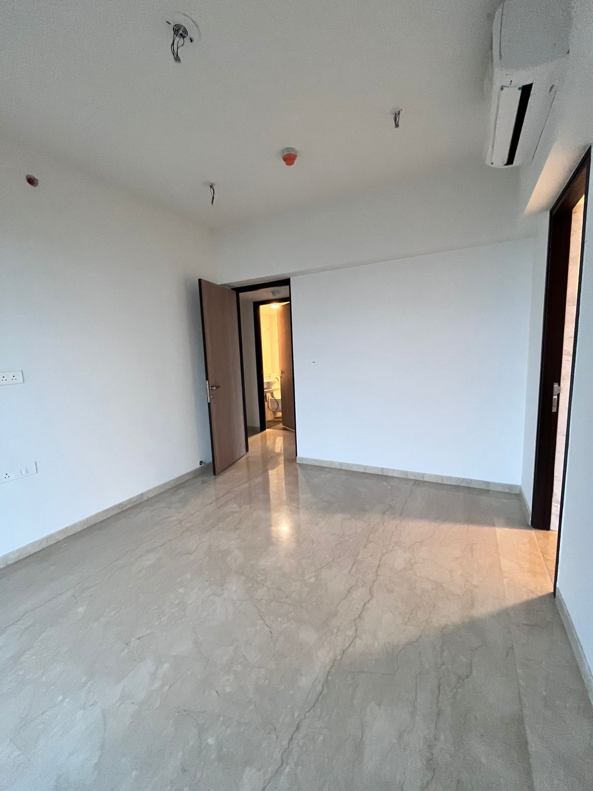 3.5 BHK + Extra Room Apartment For Rent in Lodha New Cuffe Parade