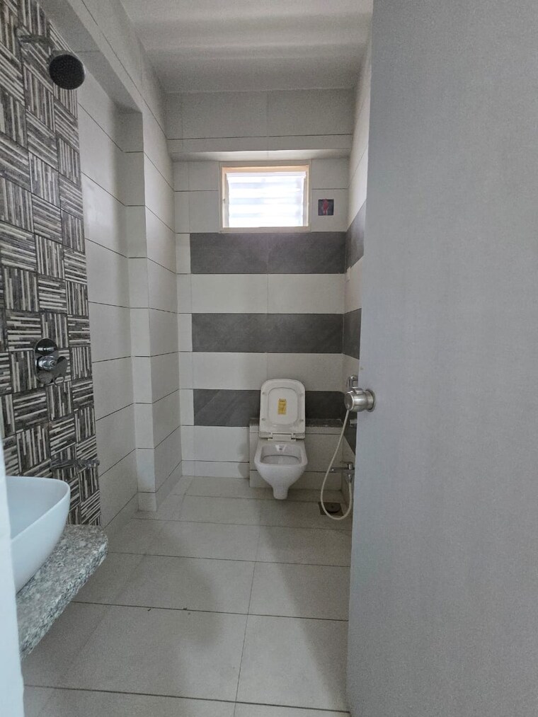 Bathroom, harni 3 Bedroom 1500 Sq.Ft. Apartment In Harni Vadodara 9282159