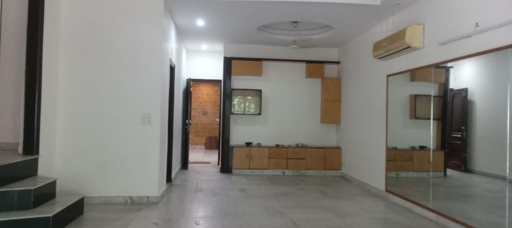 3 BHK + Pooja Room Builder Floor For Rent in Greater Kailash 