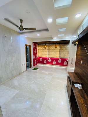 Room in 4 BHK Apartment at Sector 19 Dwarka – for Rent