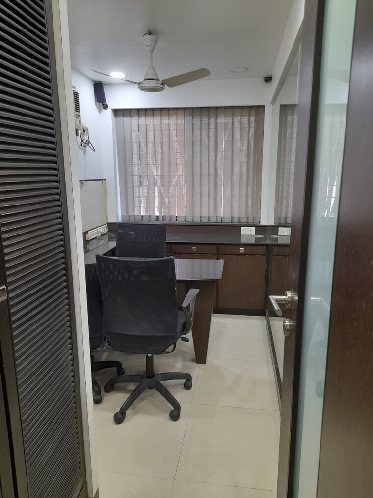Team Area, dhanashree-heights Commercial Office Space 1000 Sq.Ft. In Andheri West Mumbai 9282180