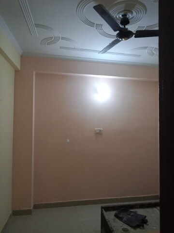 Room in 3 BHK Apartment at Amrapali Golf Homes, Sector 4 Greater Noida – for Rent