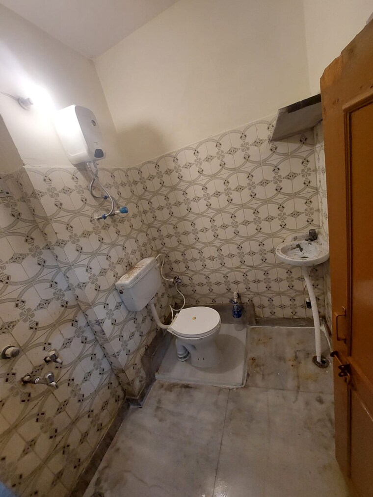 Bathroom, sarita vihar 1 Bedroom 499 Sq.Ft. Apartment In Sarita Vihar Delhi 9282207