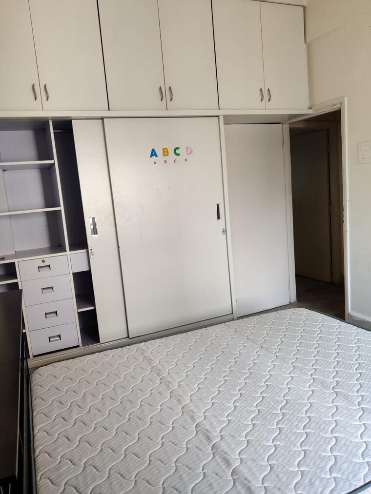 Room, koregaon park 2 Bedroom 1100 Sq.Ft. Apartment In Koregaon Park Pune 9282215