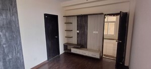 Room in 3 BHK Apartment at Amrapali Golf Homes, Sector 4 Greater Noida – for Rent