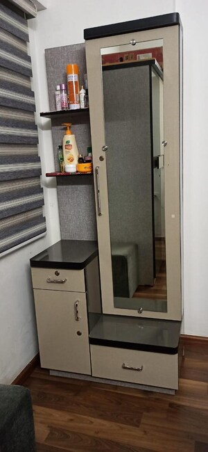 Room in 2 BHK Apartment at Makarba – for Rent