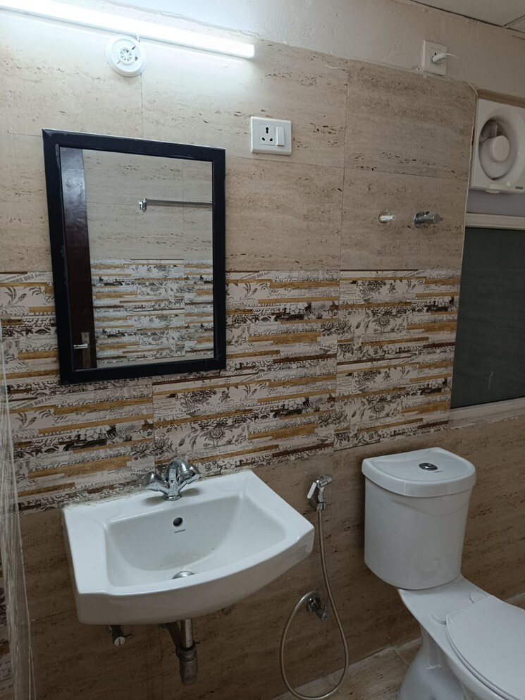 Bathroom, amrapali-kingswood 3 Bedroom 1595 Sq.Ft. Apartment In Sector 4 Greater Noida Greater Noida 9282227